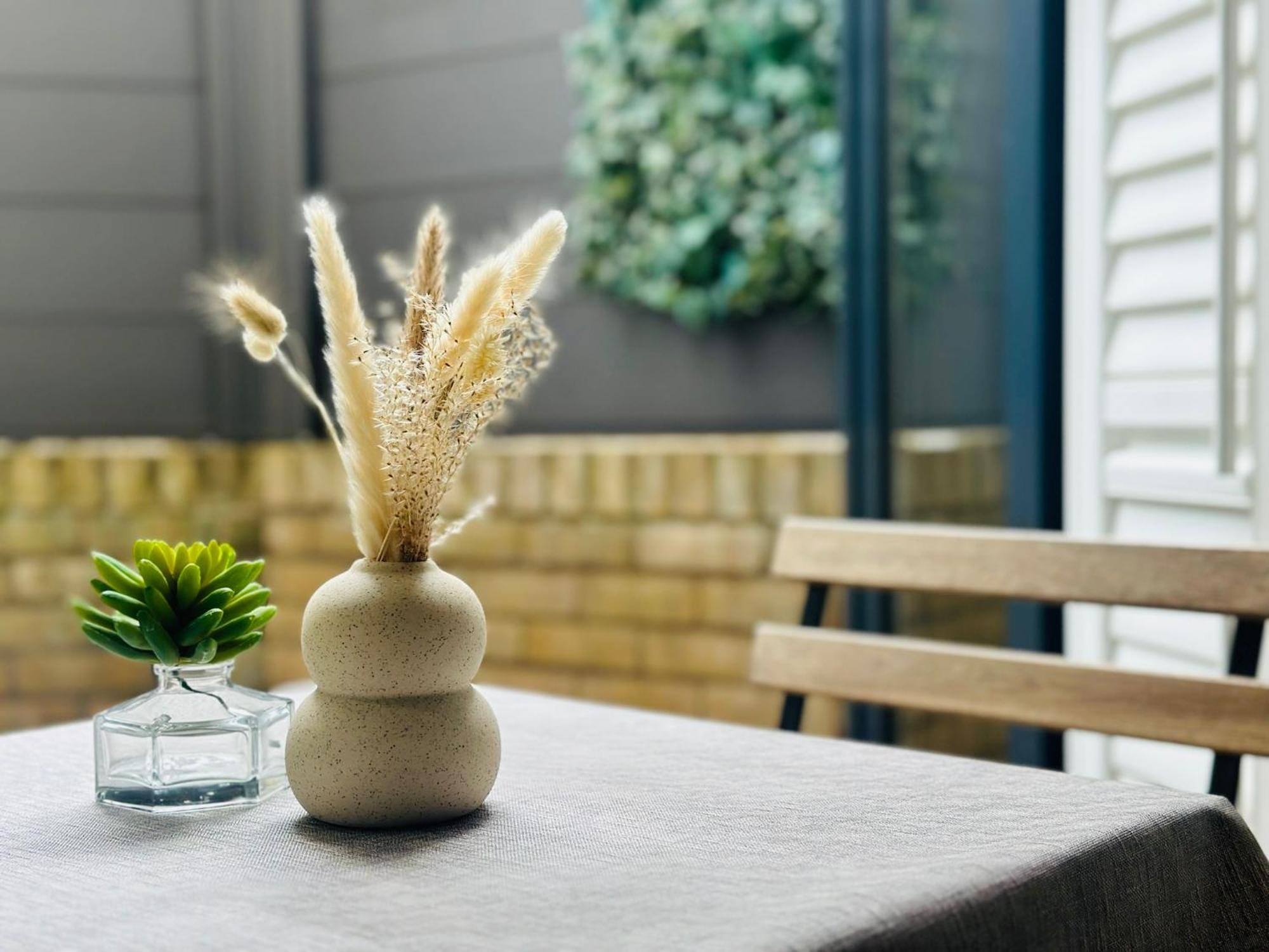 Stylish, Modern Apartment In Central Лондон Экстерьер фото