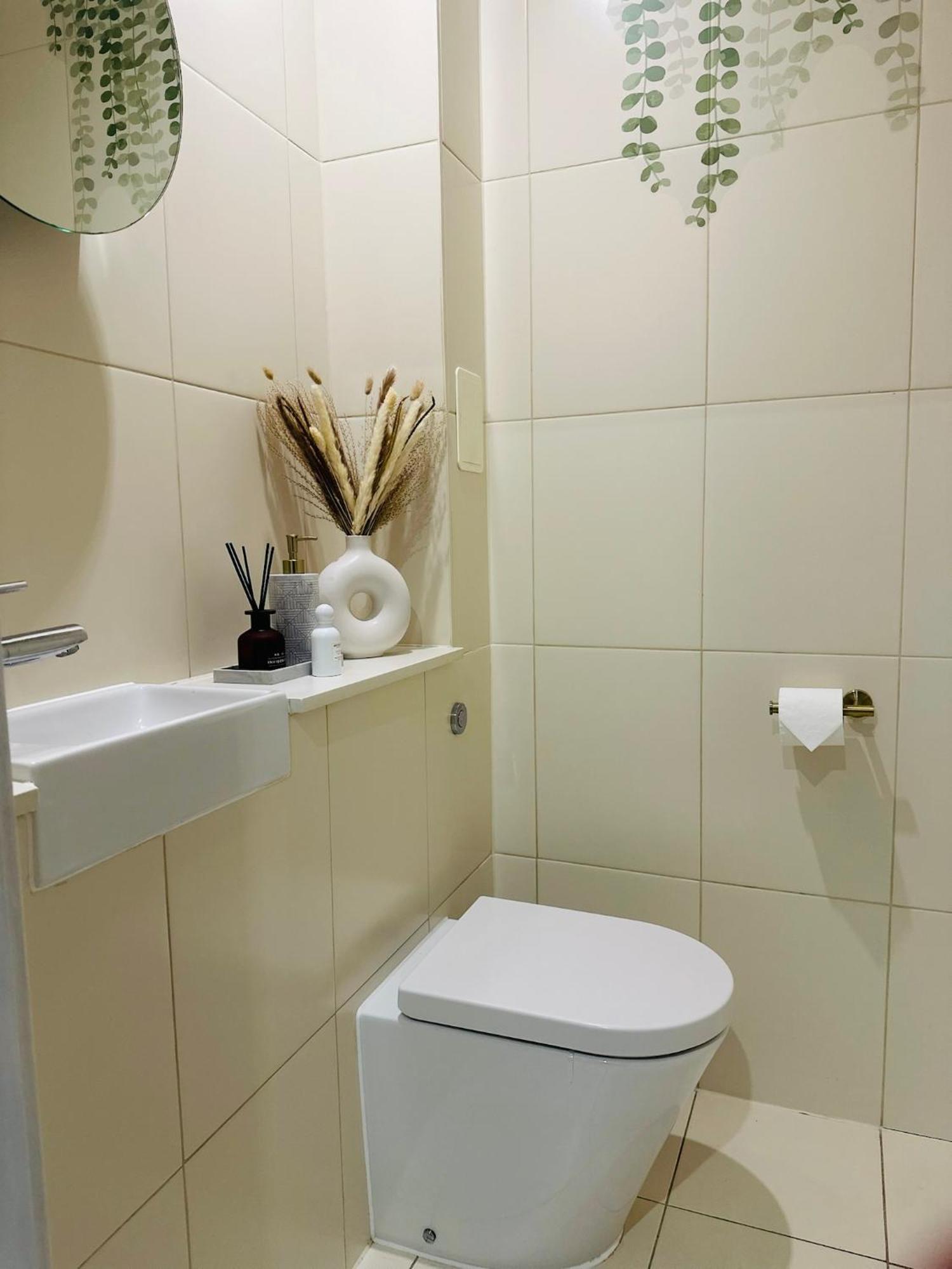 Stylish, Modern Apartment In Central Лондон Экстерьер фото