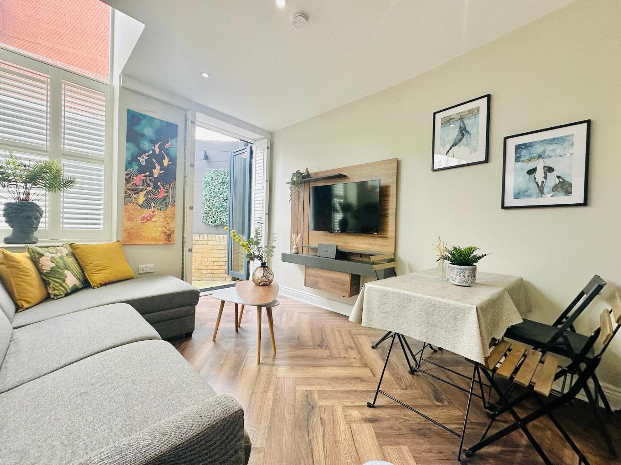Stylish, Modern Apartment In Central Лондон Экстерьер фото